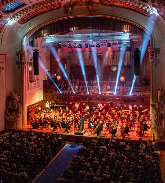 Bohemian Symphony Orchestra Prague na pódiu