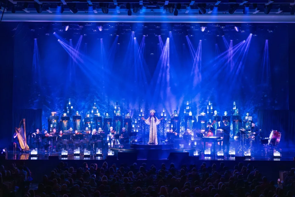 Pódium A Winter Symphony so zborom a orchestrom